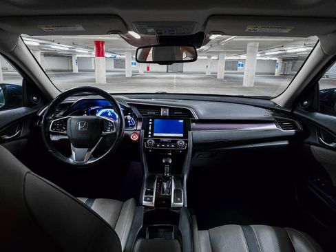 Used 2016 Honda Civic Touring image 3