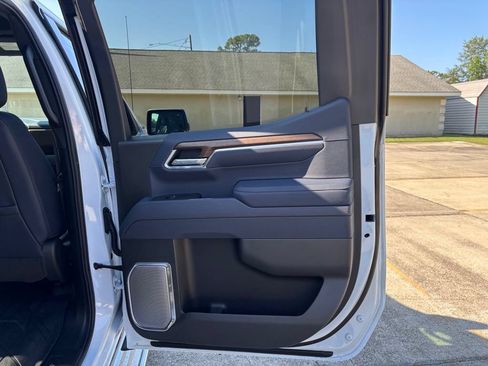Used 2026 Chevrolet Silverado 1500 High Country AWD/4WD image 17