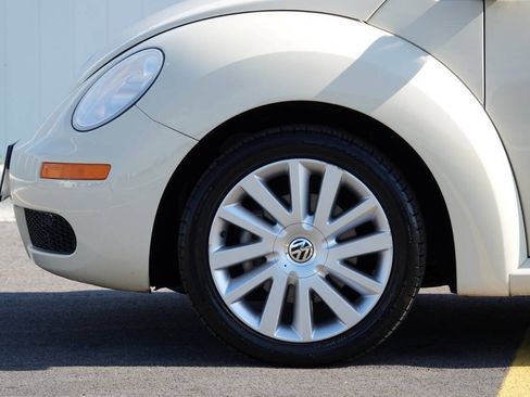 Used 2008 Volkswagen Beetle SE FWD image 12