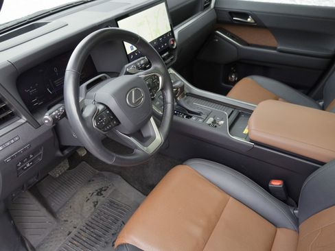 Used 2024 Lexus GX 550 w/ Accessory Package (Z1) AWD/4WD image 27