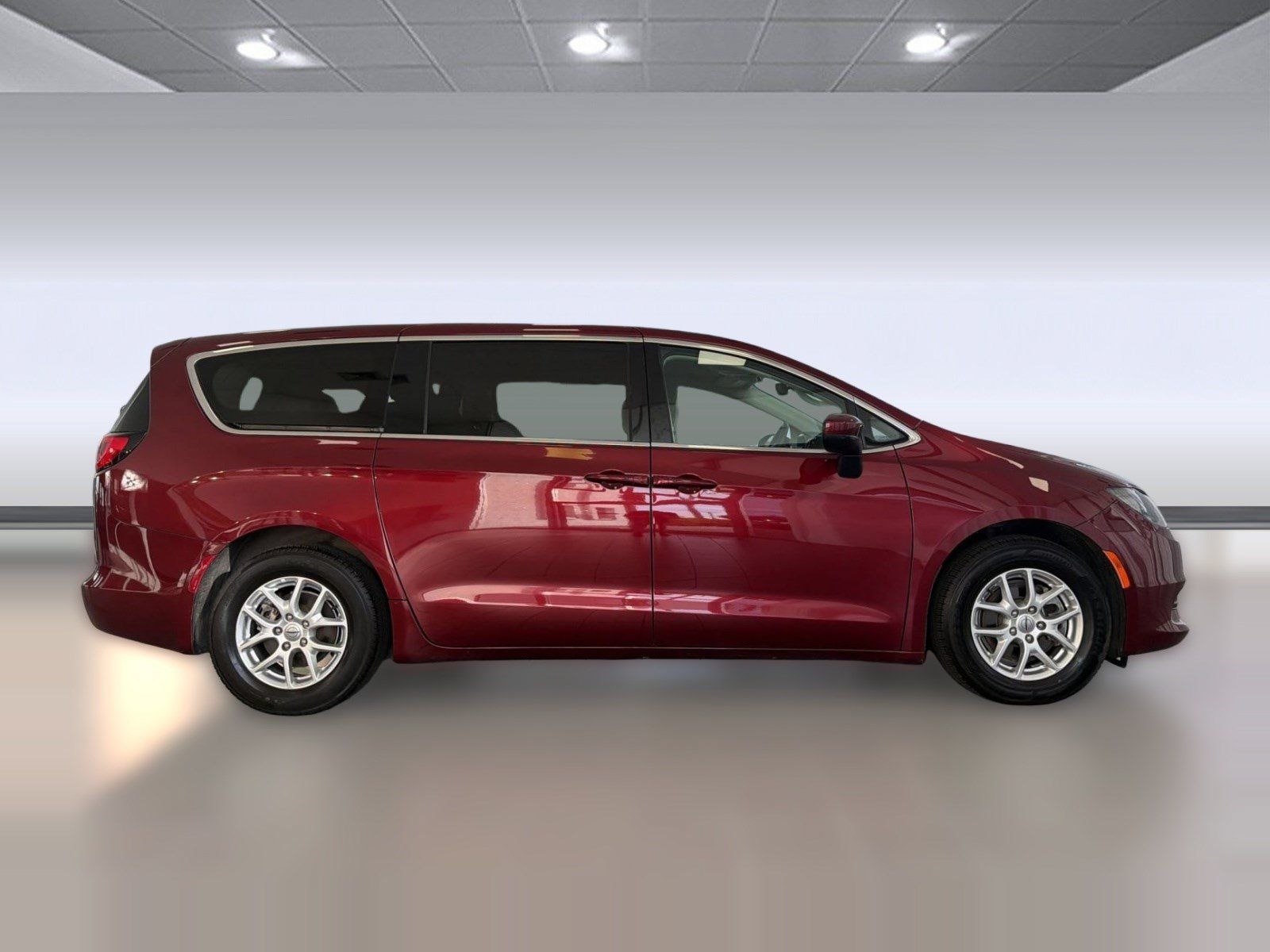 Used 2023 Chrysler Voyager LX FWD image 8