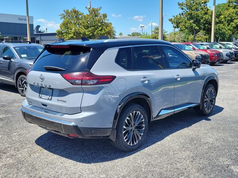 Certified 2024 Nissan Rogue Platinum w/ Platinum Premium Package FWD image 4