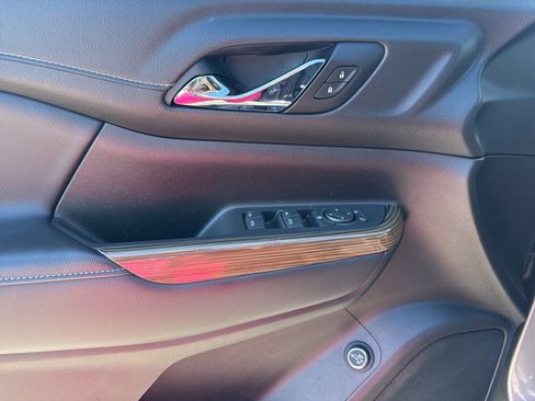 Used 2022 GMC Acadia SLE w/ Driver Convenience Package image 18