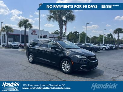 Used 2023 Chrysler Pacifica Touring-L