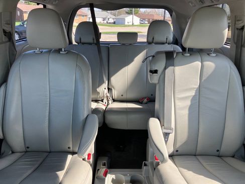 Used 2012 Toyota Sienna XLE FWD image 19