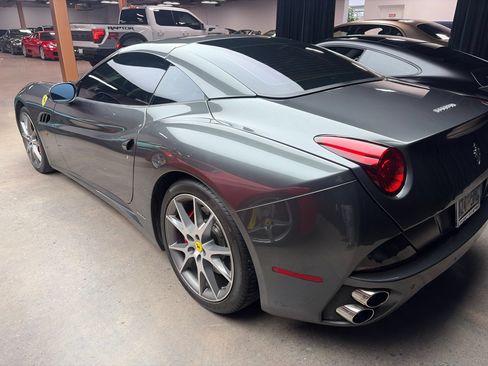 Used 2010 Ferrari California RWD image 4