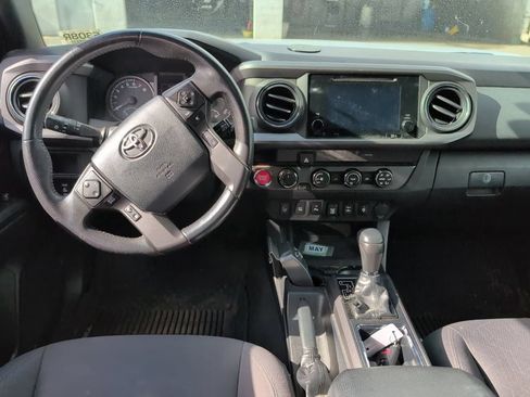 Certified 2019 Toyota Tacoma TRD Off-Road w/ Technology Package AWD/4WD image 9