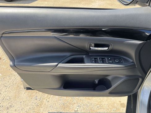 Used 2019 Mitsubishi Outlander SE AWD/4WD image 14