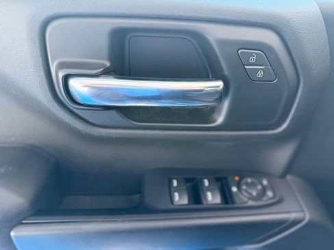 Used 2020 Chevrolet Silverado 1500 Custom w/ Custom Value Package image 17