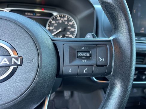 Used 2023 Nissan Rogue S image 17