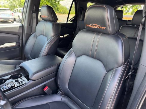 Used 2025 Honda Pilot TrailSport image 12