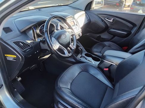 Used 2011 Hyundai Tucson GLS image 10