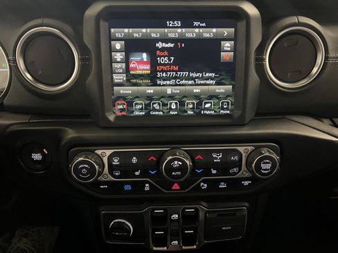 Used 2021 Jeep Wrangler Unlimited Sahara w/ Cold Weather Group image 19