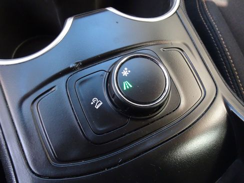 Used 2019 GMC Terrain SLE w/ Black Edition FWD image 16