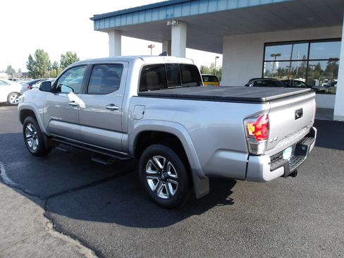 Used 2017 Toyota Tacoma Limited image 3