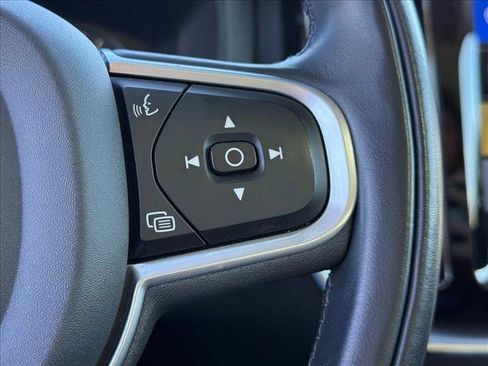 Used 2020 Volvo XC60 T5 Momentum image 13