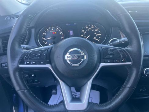 Used 2018 Nissan Rogue SV image 10