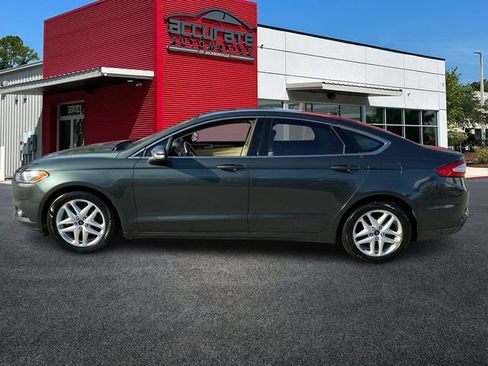 Used 2015 Ford Fusion SE w/ Equipment Group 202A image 2