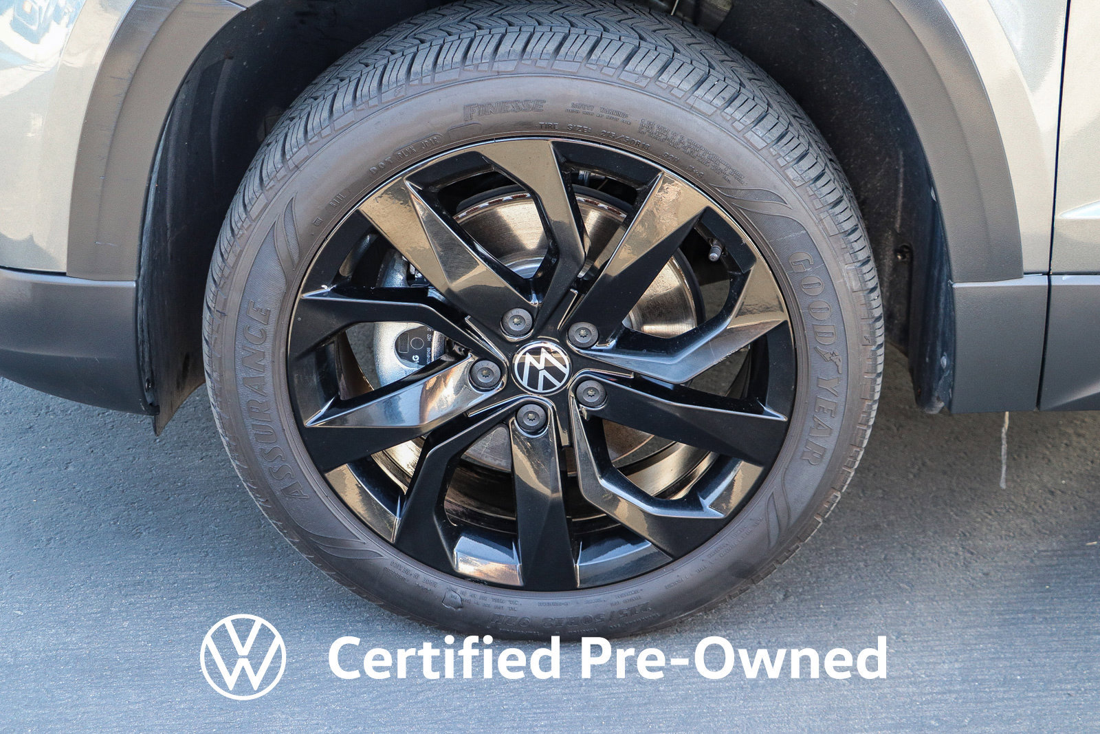 Certified 2023 Volkswagen Taos SE w/ Panoramic Sunroof Package FWD image 12