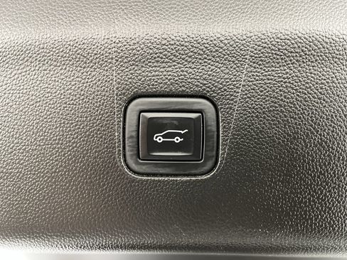 Certified 2023 Buick Enclave Avenir w/ Avenir Technology Package AWD/4WD image 36