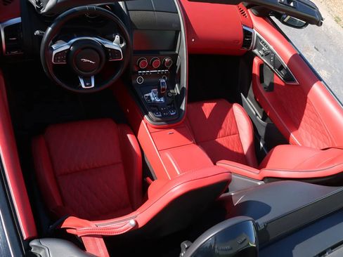 Used 2020 Jaguar F-TYPE SVR image 33