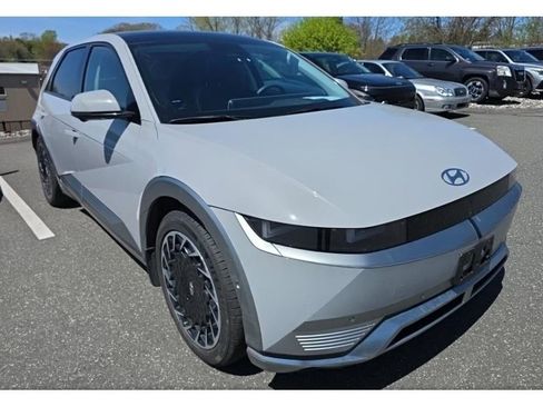 Used 2023 Hyundai Ioniq 5 Limited AWD/4WD image 2