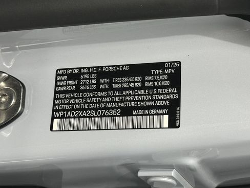 Certified 2025 Porsche Macan Electric image 54