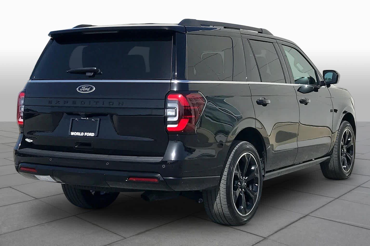 Used 2023 Ford Expedition Limited RWD image 13
