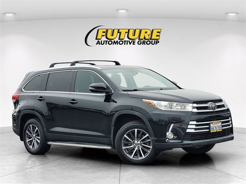 Used 2019 Toyota Highlander image 1