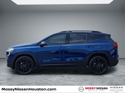 Used 2022 GMC Terrain SLT w/ Elevation Edition image 5