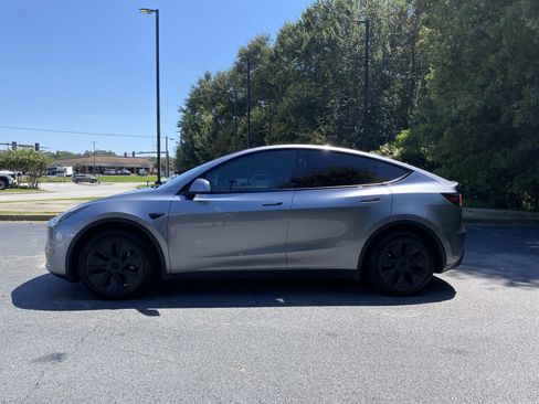 Used 2024 Tesla Model Y Long Range AWD/4WD image 6