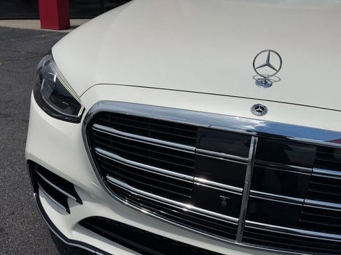Used 2022 Mercedes-Benz S 500 4MATIC w/ AMG Line Package image 4