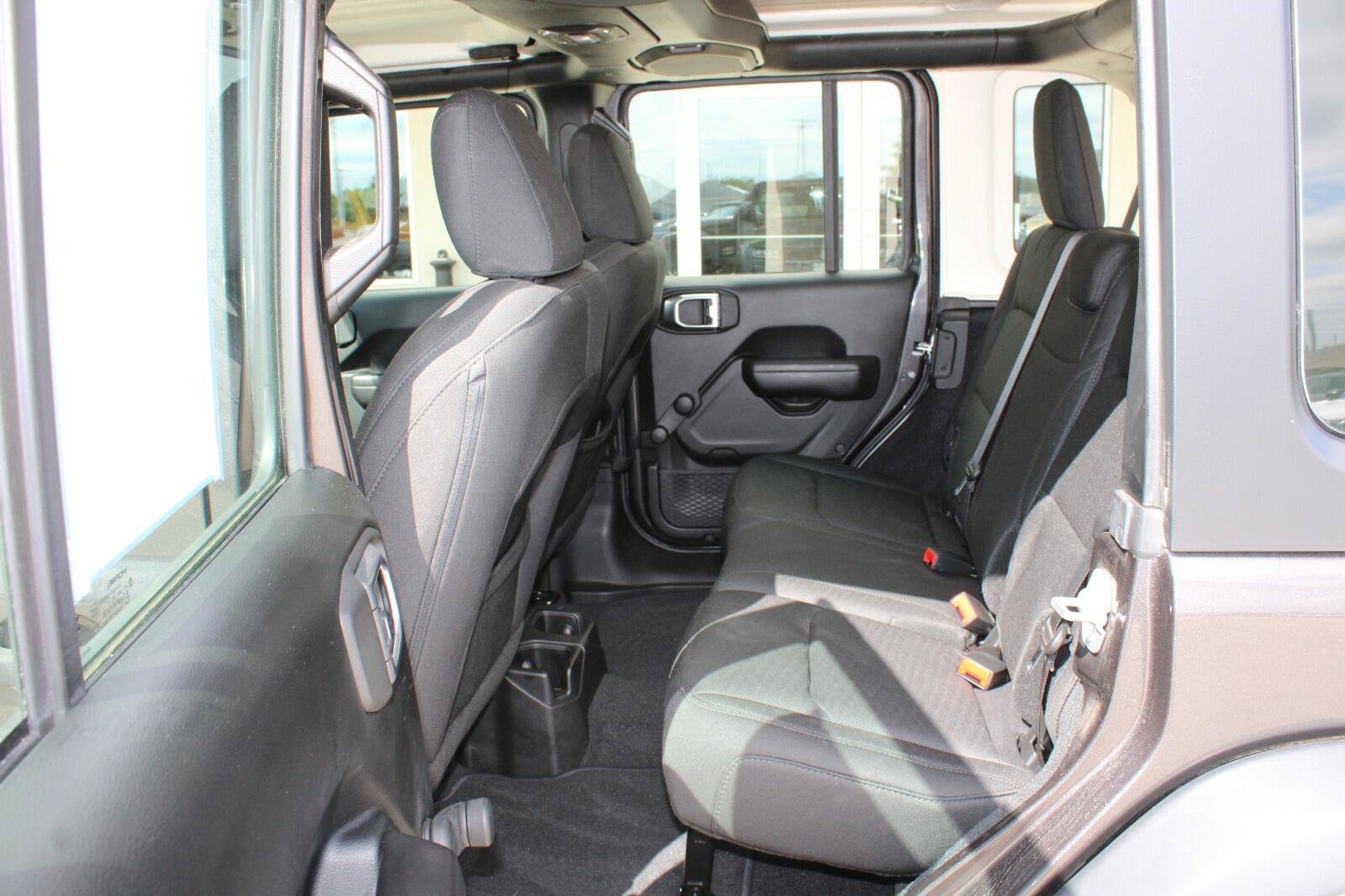 Used 2018 Jeep Wrangler Unlimited Sport AWD/4WD image 28