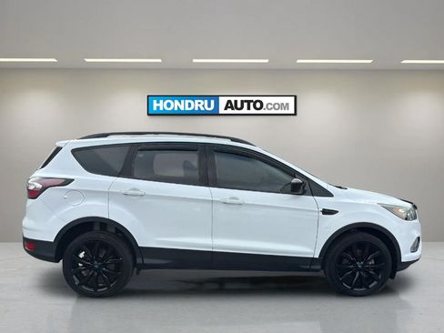 Used 2017 Ford Escape SE w/ SE Sport Appearance Package AWD/4WD image 6