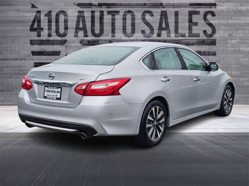 Used 2017 Nissan Altima 2.5 SV FWD image 3