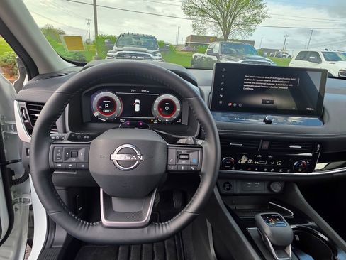 Used 2025 Nissan Rogue SL w/ Tech Package AWD/4WD image 15