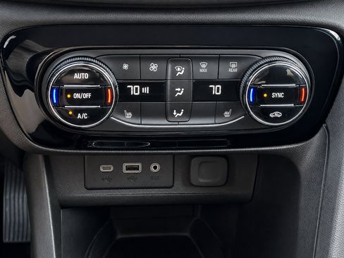 Used 2023 Buick Encore GX Select FWD image 19