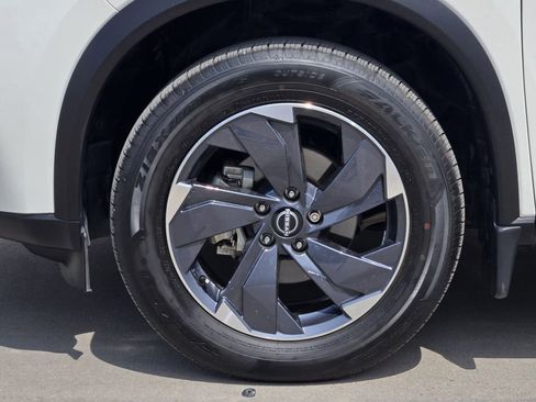 Used 2023 Nissan Rogue SV FWD image 12