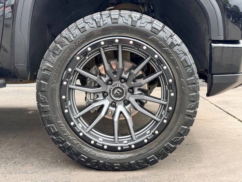 Used 2024 GMC Sierra 1500 AT4 w/ Technology Package AWD/4WD image 12