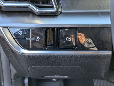 Used 2024 Kia Sportage EX image 21