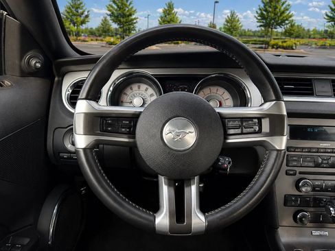 Used 2010 Ford Mustang GT RWD image 14