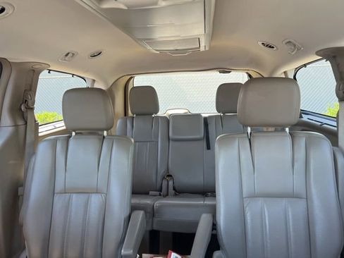 Used 2012 Chrysler Town & Country Touring-L w/ Entertainment Group #2 FWD image 15