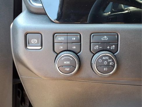 Used 2025 Chevrolet Silverado 1500 LT Trail Boss w/ Convenience Package II AWD/4WD image 16