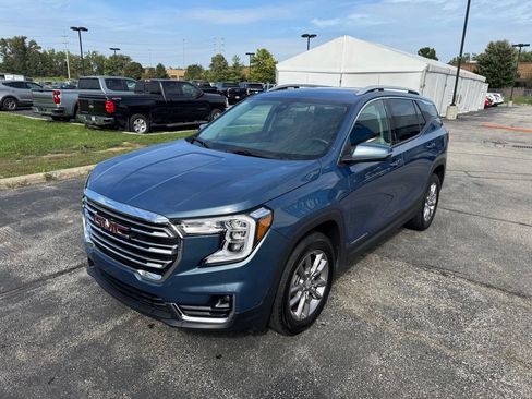 Used 2024 GMC Terrain SLT AWD/4WD image 3
