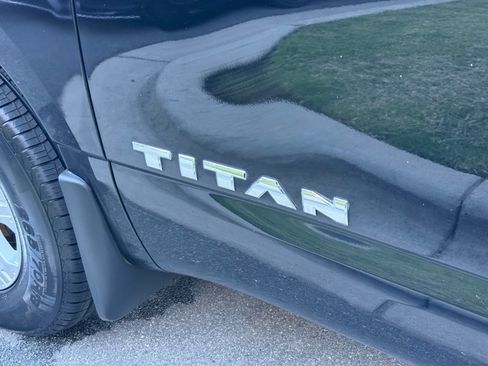 Used 2017 Nissan Titan SV RWD image 9