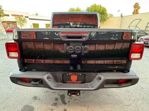 Used 2025 Jeep Gladiator Sport AWD/4WD image 8