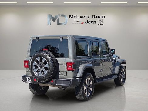 Used 2019 Jeep Wrangler Unlimited Sahara AWD/4WD image 5