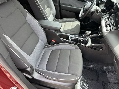 Used 2024 Chevrolet TrailBlazer LT w/ LT Cold Weather Package FWD image 27