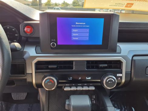 Certified 2025 Toyota Tacoma TRD Off-Road AWD/4WD image 22