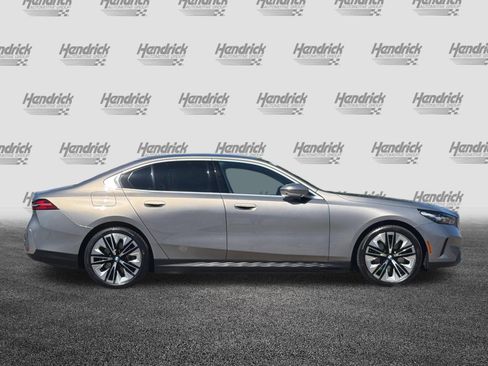 Used 2026 BMW i5 eDrive40 RWD image 3